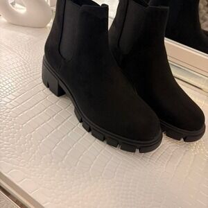 Women's size 10 Platform Chelsea Boots